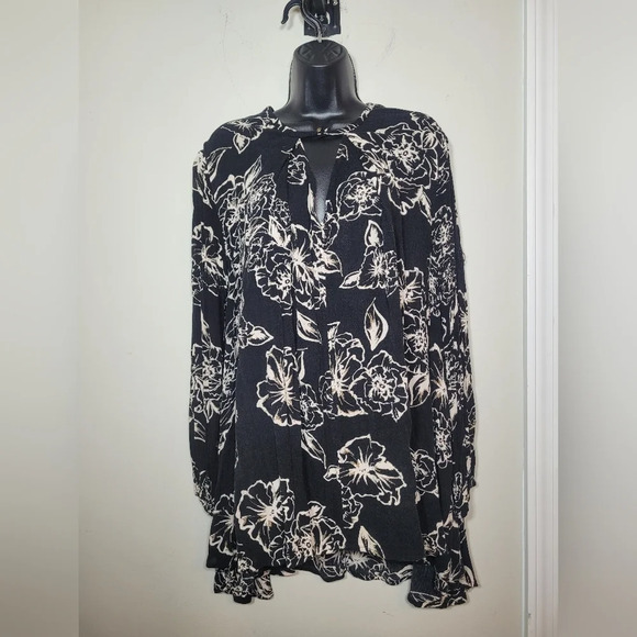 Free People Over Sized Black and White Hibiscus Swing Tunic Dress sz XS - Picture 1 of 9